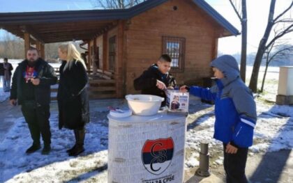 “Krofne iz bloka”: Humanitarna akcija u porti manastira Miloševac kod Prijedora