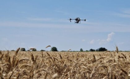 Šta su radili naši babe i djedovi: Motika u Srpskoj polako gubi trku sa dronom