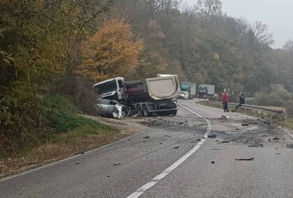 Poginuo vozač automobila: Policija se oglasila o teškoj nesreći kod Dervente