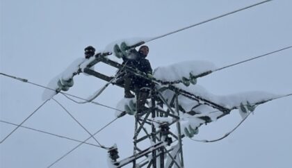 Snijeg napravio ogromne probleme: Cijela Semberija ostala bez struje