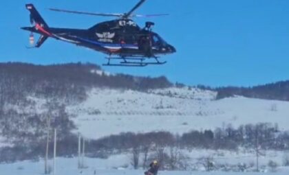 Akcija u selu nadomak Banjaluke! Helikopterski servis evakuisao majku sa bolesnom bebom VIDEO