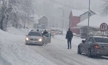 Palo više od metar snijega: Proglašeno stanje elementarne nepogode u Kotor Varošu