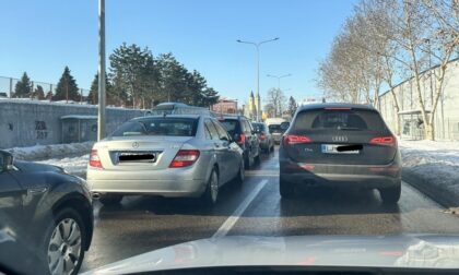 Stižu gosti, snijeg se slabo topi: Saobraćaj u Banjaluci danas u kolapsu FOTO