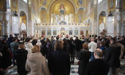 Pred mnogo vjernika: Služena ponoćna božićna liturgija