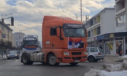 Veselo u Doboju: Kamioni defilovali gradom