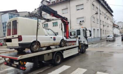 Završio u “kandžama”: “Pauk” u Banjaluci odvezao auto Gradske uprave