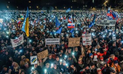 Protesti na ulicama Slovačke zbog politike Fica: “Ne može imitirati Putina”