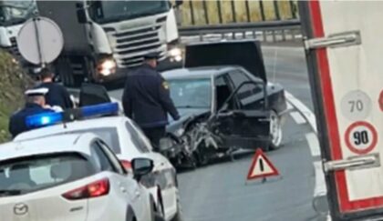 Troje povrijeđenih: Sudar kamiona i automobila u ovom dijelu BiH VIDEO