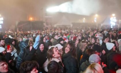 Hladna i maglovita noć, ali topla atmosfera: Kako je Banjaluka dočekala Novu godinu FOTO/VIDEO