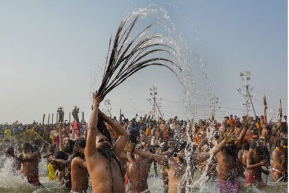 Festival koji traje šest sedmica: Milioni hindusa kupaju se na ušću svetih rijeka,dan nakon stampeda