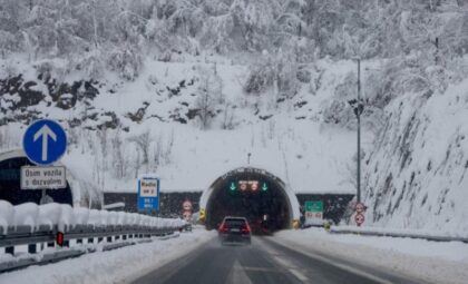 Vozačima se savjetuje oprez! Lančani sudar autobusa i nekoliko automobila na auto-putu