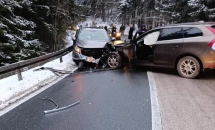 Žestok sudar u ovom dijelu BiH: Vozila smrskana, saobraćaj potpuno obustavljen FOTO