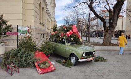 Snažan vjetar “nosi” po Banjaluci: Građani i imovina u opasnosti FOTO/VIDEO