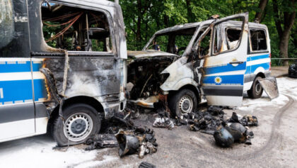 Ispred policijske stanice u Minhenu zapaljena 23 službena automobila