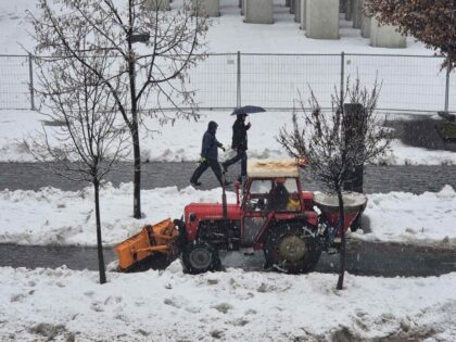 Zbog snježnih padavina u Banjaluci: Ekipe zimske službe na terenu