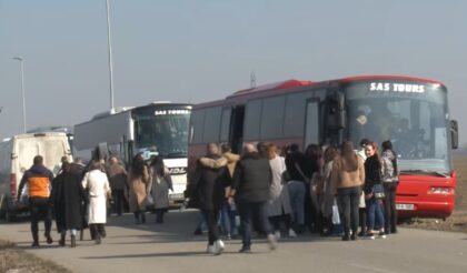 Podrška iz Bijeljine: Više od 1.000 Semberaca stiže u Banjaluku na miting VIDEO