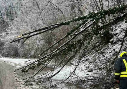 Snijeg napravio probleme: Banjalučki vatrogasci imali nekoliko intervencija