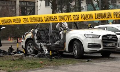 Od “audija” nije ostalo mnogo: Evo kako izgleda vozilo direktora ŽRS nakon požara FOTO