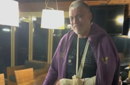 Uznemirujući snimak Čede Jovanovića, nosi gips, plače i jedva stoji na nogama: “Samo ste mi slomili ruku” VIDEO