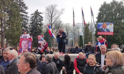 Svi se okupili pred Skupštinom: Na današnjem mitingu čeka se izricanje presude FOTO