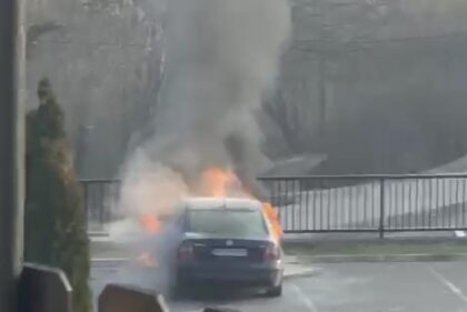 Zapalio se automobil ispred manastira u Krupi na Vrbasu VIDEO