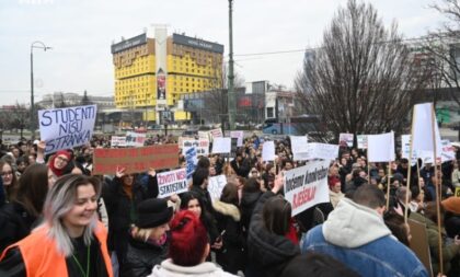 Protesti ispred zgrade parlamenta BiH: Vi ste najopasniji odron VIDEO