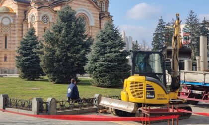 Mašine i crvena traka u centru Banjaluke: Šta se radi kod Hrama Hrista Spasitelja FOTO/VIDEO