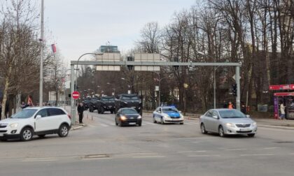 “Despoti” na ulicama, građani već pristižu: Sve spremno za miting ispred Narodne skupštine FOTO/VIDEO