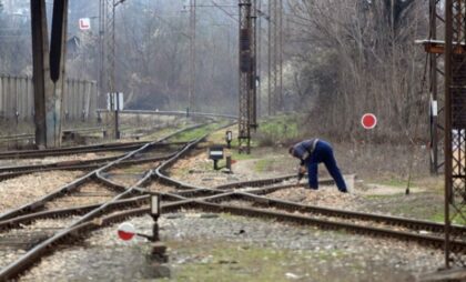 Za košenje i krčenje 300.000 KM: Radnici zapomažu, “Željeznice Srpske” odriješile kesu