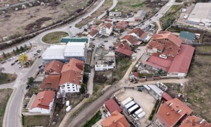 Sjedili u klupi, pa zajedno stradali u požaru: Potresan oproštaj učiteljice od Nikole i Mateja FOTO