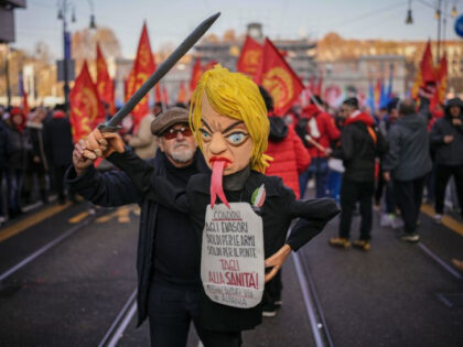 Antifašistički protest: Zapaljena lutka sa likom Đorđe Meloni