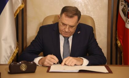 Dodik potpisao ukaze o proglašenju četiri zakona: Želimo da vratimo Srpsku sebi FOTO/VIDEO