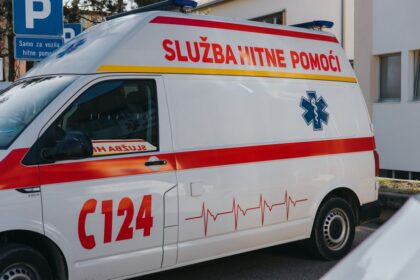 Tragedija: Preminulo dijete (5) koje je palo s balkona četvrtog sprata