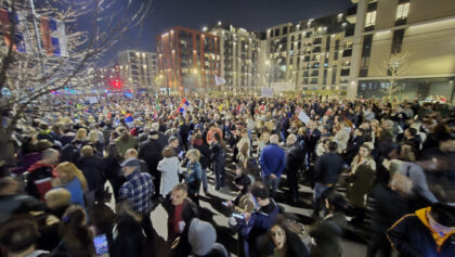 Protest ispred Višeg javnog tužilaštva u Beogradu: Okupljeni pozvali na generalni štrajk