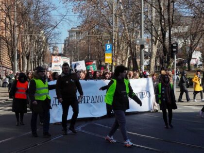 Pridružili im se i đaci: Studenti blokirali saobraćaj ispred Skupštine Srbije