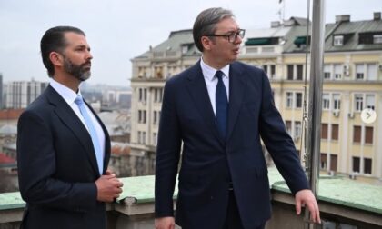 Vučić izveo Trampa Mlađeg na terasu i poručio: Dragi prijatelju, zajedno gradimo snažnije veze FOTO